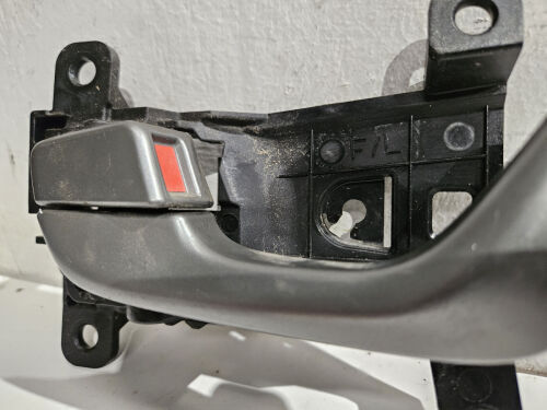 HYUNDAI KONA EV DOOR HANDLE  INTERIOR FRONT LEFT 2018-2023