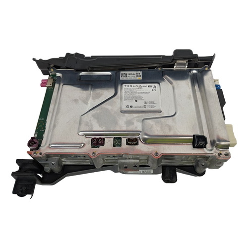 TESLA MODEL Y AUTOPILOT MEDIA UNIT 2021-2024