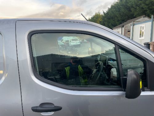 VAUXHALL COMBO-E DOOR GLASS WINDOW FR 2021-2024