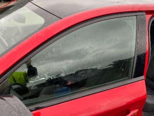 PEUGEOT E-208 GT GLASS DOOR WINDOW FRONT LEFT 2023-2024