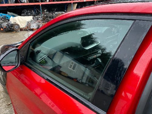PEUGEOT E-208 GT GLASS DOOR WINDOW FRONT LEFT 2023-2024