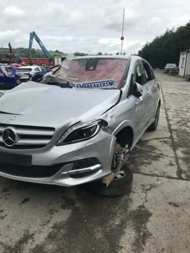 MERCEDES B-CLASS ELECTRIC DRIVE SPORT 2014-2017 WHEEL NUT BREAKING SPARES PARTS