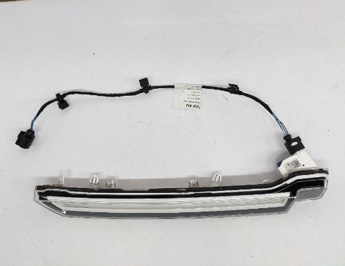 VOLKSWAGEN ID7 FRONT BUMPER DRL LIGHT RIGHT 2023-2025