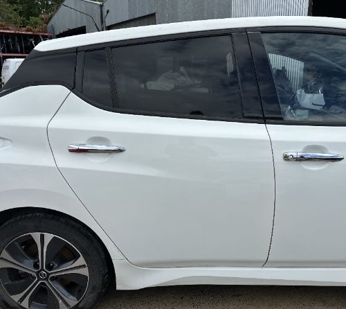 NISSAN LEAF ZE1 DOOR REAR RIGHT COMPLETE WHITE 326 2017-2024