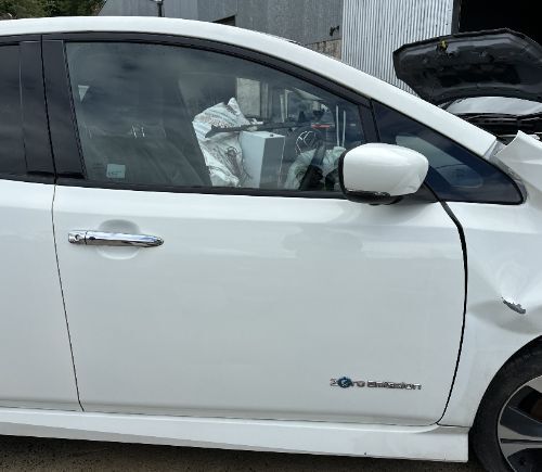 NISSAN LEAF ZE1 DOOR FRONT RIGHT COMPLETE WHITE 326 2017-2024 NO MIRROR