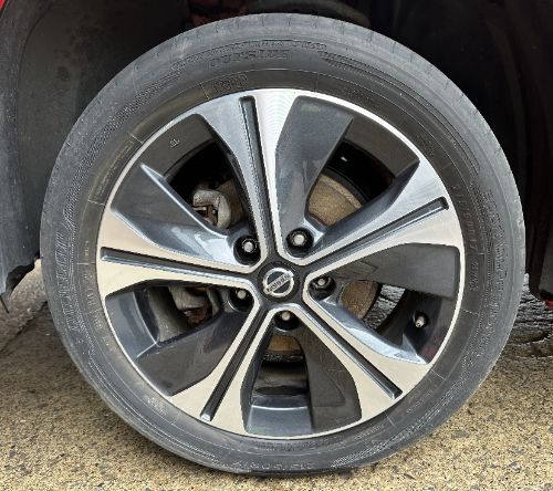 NISSAN LEAF ALLOY WHEEL & TYRE GREY DIAMOND CUT 215/50/17 2017-2024
