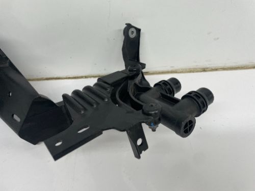 VOLVO C40 EV COOLING SYSTEM BATTERY BRACKET 2022-2024