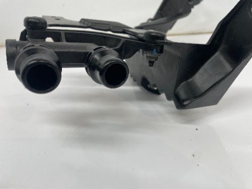 VOLVO C40 EV COOLING SYSTEM BATTERY BRACKET 2022-2024