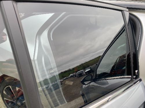 VAUXHALL CORSA-E DOOR WINDOW GLASS REAR RIGHT RH TINTED 2019-2024