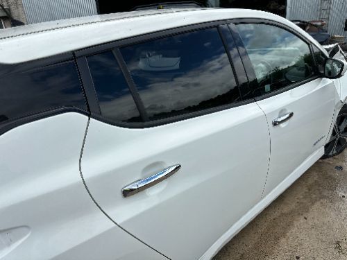 NISSAN LEAF ZE1 DOOR REAR RIGHT COMPLETE WHITE 326 2017-2024