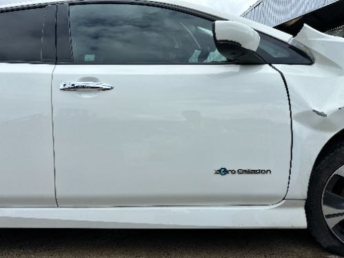 NISSAN LEAF ZE1 DOOR FRONT RIGHT COMPLETE WHITE 326 2017-2024 NO MIRROR