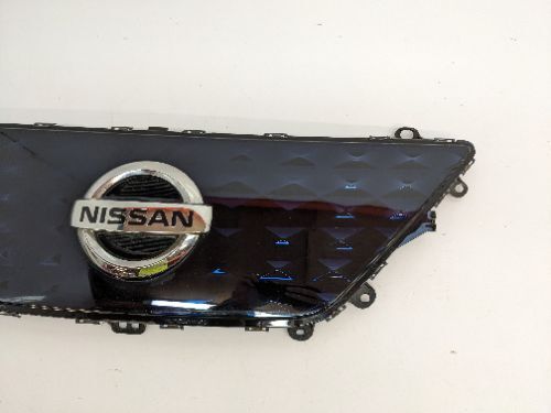 NISSAN LEAF ZE1 FRONT GRILLE GRILL BADGE 2017-2022