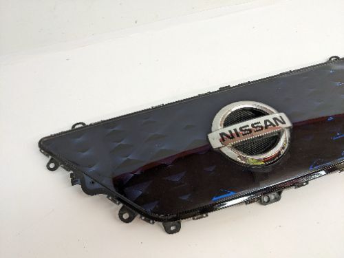 NISSAN LEAF ZE1 FRONT GRILLE GRILL BADGE 2017-2022